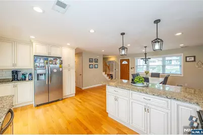 136 Redwood Avenue, Wayne, NJ 07470 - Photo 12