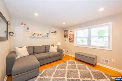 136 Redwood Avenue, Wayne, NJ 07470 - Photo 16