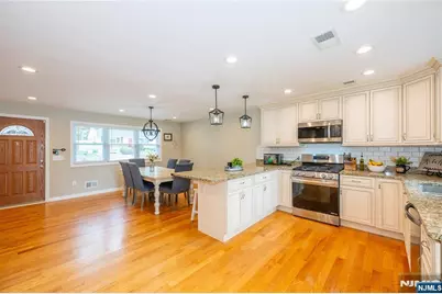 136 Redwood Avenue, Wayne, NJ 07470 - Photo 10