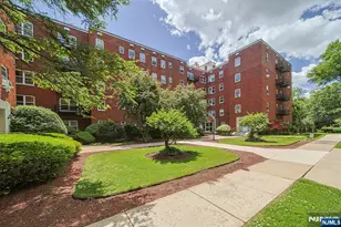 2320 Linwood Ave 5G, Fort Lee, NJ 07024 - Photo 2