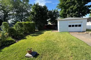 28 Van Houten St, Bergenfield, NJ 07621 - Photo 6