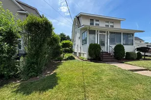 28 Van Houten St, Bergenfield, NJ 07621 - Photo 4