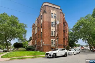 303 Hamilton Pl C2, Hackensack, NJ 07601 - Photo 2