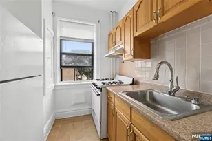 303 Hamilton Pl C2, Hackensack, NJ 07601 - Photo 16