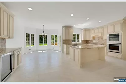 210 Woodmere Court, Franklin Lakes, NJ 07417 - Photo 10