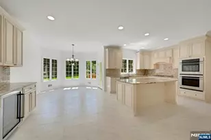 210 Woodmere Ct, Franklin Lakes, NJ 07417 - Photo 10