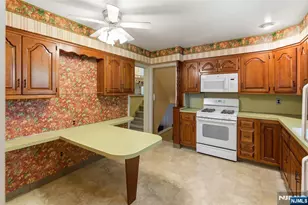 169 Hamilton Rd, Teaneck Township, NJ 07666 - Photo 8