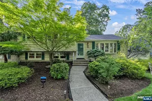 31 Monhegan Ave, Wayne, NJ 07470 - Photo 2