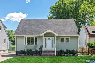 20 Riverview Cir, Little Falls Township, NJ 07424 - Photo 2