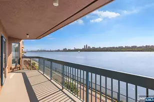 202 Adams Ct, Edgewater, NJ 07020 - Photo 12