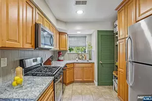 272-276 Walnut 6D, Newark, NJ 07105 - Photo 12