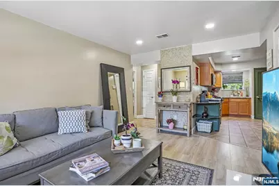272-276 Walnut 6D #6D, Newark, NJ 07105 - Photo 6