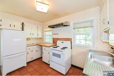 43 Urma Place, Saddle Brook Township, NJ 07663 - Photo 22