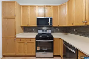 131 Brittany Ct, Clifton, NJ 07013 - Photo 10