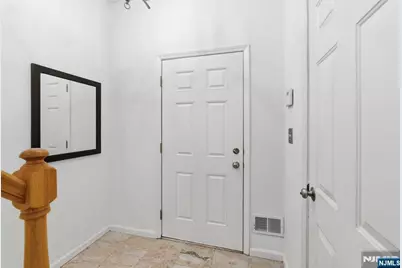 131 Brittany Court, Clifton, NJ 07013 - Photo 4