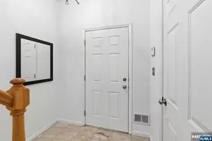 131 Brittany Ct, Clifton, NJ 07013 - Photo 4