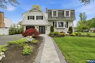 13 Dogwood Ct, Paramus, NJ 07652 - Photo 2