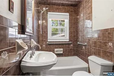 1252 Ringwood Avenue, Pompton Lakes, NJ 07442 - Photo 12
