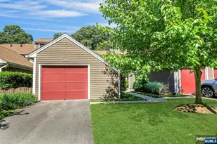 172 Grandview Ln, Mahwah, NJ 07430 - Photo 2