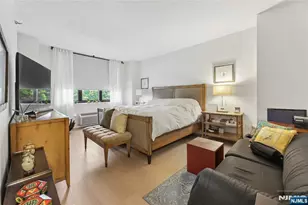 100 Carlyle Dr 5Hs, Cliffside Park, NJ 07010 - Photo 10