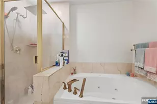 100 Carlyle Dr 5Hs, Cliffside Park, NJ 07010 - Photo 14