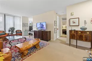 100 Carlyle Dr 5Hs, Cliffside Park, NJ 07010 - Photo 6
