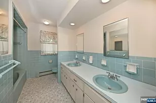 9 Lyncrest Dr, Paramus, NJ 07652 - Photo 32