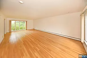 9 Lyncrest Dr, Paramus, NJ 07652 - Photo 14