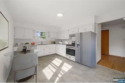 384 Delawanna Avenue, Clifton, NJ 07014 - Photo 4
