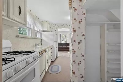 189 Tappan Avenue, Belleville, NJ 07109 - Photo 10