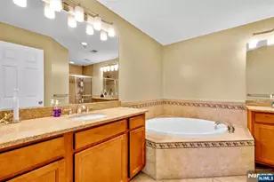 196 Blue Heron Dr 196, Secaucus, NJ 07094 - Photo 20