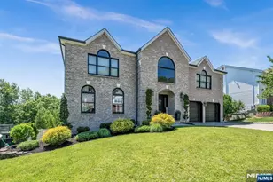 22 Foxboro Rd, Wayne, NJ 07470 - Photo 2