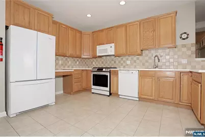 8208 Warrens Way, Wanaque, NJ 07465 - Photo 16