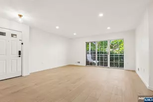 100 Crown Ct 471, Edgewater, NJ 07020 - Photo 4