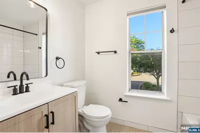 100 Crown Court 471 #471, Edgewater, NJ 07020 - Photo 18
