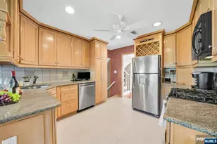 184 Andover Dr, Wayne, NJ 07470 - Photo 10