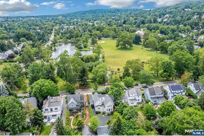 9 Parkway, Montclair, NJ 07042 - Photo 4