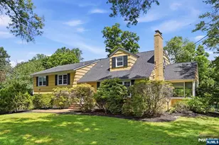 16 Pinecrest Dr, Woodcliff Lake, NJ 07677 - Photo 4