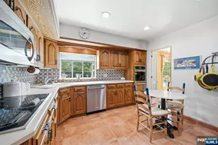 16 Pinecrest Dr, Woodcliff Lake, NJ 07677 - Photo 14