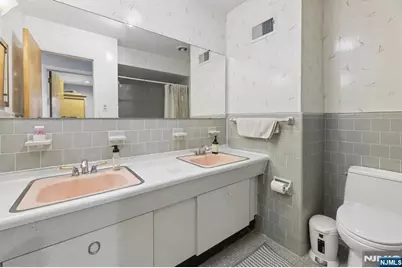 384 Rutland Avenue, Teaneck Township, NJ 07666 - Photo 20