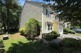 6 Chris Ct 6, Fair Lawn, NJ 07410 - Photo 2