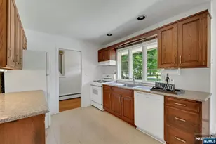403 Oakland Ave, Oakland, NJ 07436 - Photo 14