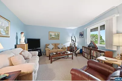 88 Metro Vista Drive, Hawthorne, NJ 07506 - Photo 8