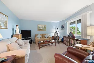 88 Metro Vista Dr, Hawthorne, NJ 07506 - Photo 8