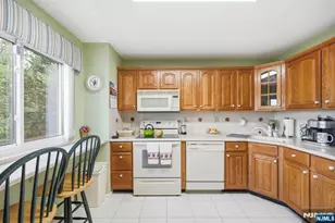 88 Metro Vista Dr, Hawthorne, NJ 07506 - Photo 22