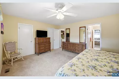 88 Metro Vista Drive, Hawthorne, NJ 07506 - Photo 28