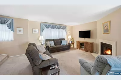 88 Metro Vista Drive, Hawthorne, NJ 07506 - Photo 10