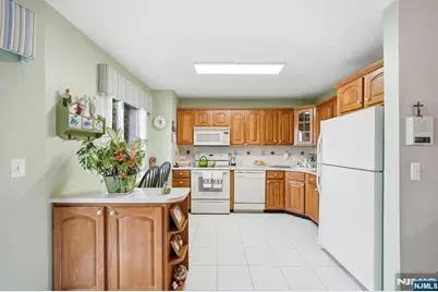 88 Metro Vista Drive, Hawthorne, NJ 07506 - Photo 20