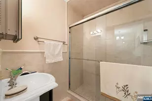 520 Dewey Ave, Cliffside Park, NJ 07010 - Photo 18