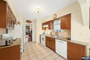 520 Dewey Ave, Cliffside Park, NJ 07010 - Photo 10